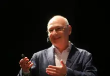 El alicantino Francis Mojica, premiado por su trayectoria científica en Alimentaria FoodTech 2026 Francis Mojica, catedrático de Microbiología de la Universidad de Alicante