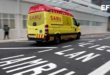 Fallece un trabajador de 67 años al volcar una retroexcavadora en una planta de hormigón de Castalla Ambulancia en un servicio de urgencias
