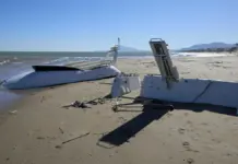 Los municipios valencianos afectados por la dana Adam recibirán más de 3 millones de la Diputación Restos de una embarcación en la playa de Oliva tras las inundaciones de la dana Adam