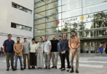 Once activistas de Greenpeace antes de entrar al juicio en València