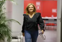 Pilar Bernabé tras una reunión con el Comité electoral en València.