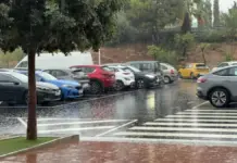 Exterior de IFA-Fira Alacant en Elche con lluvia durante una tormenta
