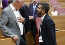 El PP impulsa su nueva ley Forestal con el rechazo de PSPV y Compromís Los síndics José Muñoz y Joan Baldoví en Les Corts en una imagen de archivo.