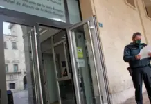 Condenado un empresario en Alicante por tener a toda su plantilla sin alta en la Seguridad Social Entrada principal de la Audiencia Provincial de Alicante