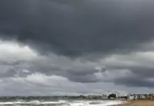 Playa de la Marina de Denia en la costa de Alicante tras el aviso rojo